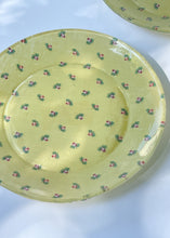 Load image into Gallery viewer, Small Vintage Calico Découpage Plate
