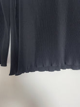 Load image into Gallery viewer, Vintage Black Pleated Longsleeve Top | XS - M
